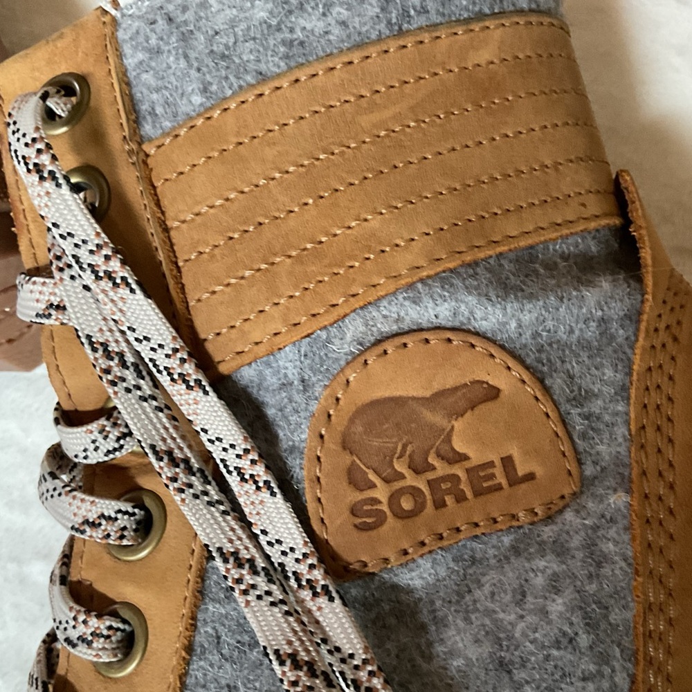 Sorel Lexie Wedge Boots in Camel Felt, 9, New - Picture 6 of 12